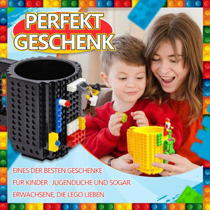 Aufgebauter LEGO Becher