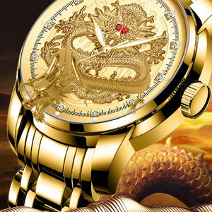 Goldene Uhr mit Drachenprägung